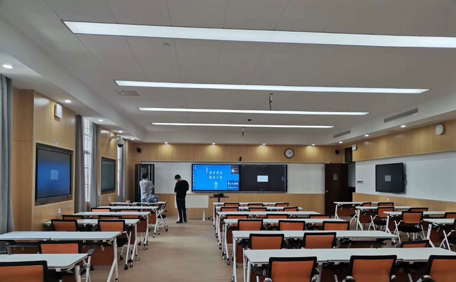 傳統教學模式與多媒體智慧教學模式 傳統教學模式與多媒體智慧教學模式