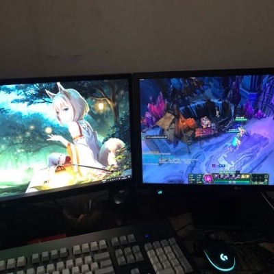 How to display different contents on different screens